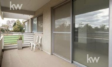 Departamento en Condominio Civis venta 2 amplios ambientes con cochera cubierta.