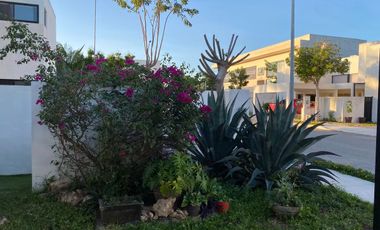 Casa en RENTA de 3 recámaras en privada en Conkal