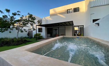 Casa en RENTA de 3 recámaras en privada en Conkal