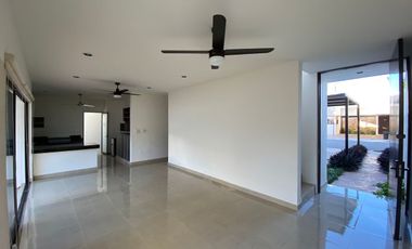 Casa en RENTA de 3 recámaras en privada en Conkal