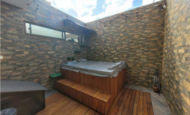 Casa en Venta Cota | 3 Habitaciones | Jacuzzi | Vista a Montaña