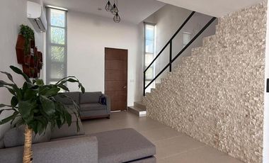 CASA AMUEBLADA  EN VENTA EN PRIVADA BOTÁNICO, CONKAL.