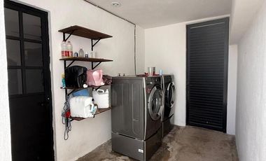 CASA AMUEBLADA  EN VENTA EN PRIVADA BOTÁNICO, CONKAL.
