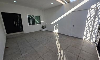 CASA NUEVA EN RENTA (HABIT, STAFF, OFICINA). 3 RECAMARAS. CARMEN, CAMPECHE.