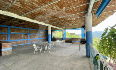 Casa de campo con gran terreno y vista privilegiada en Paraíso Escondido