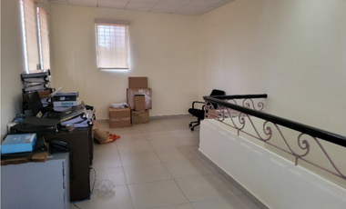 SAN FRANCISCO / LOCAL DE ESQUINA EN VIA PORRAS DE  2235M / 2 NIVELES