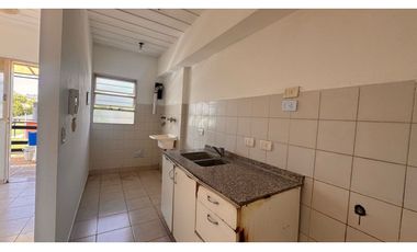 Venta dúplex en complejo hogar obrero Paso Del Rey