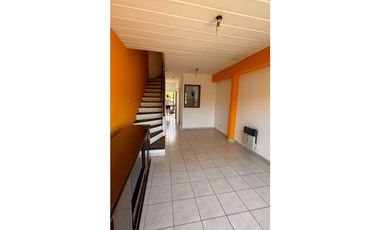 Venta dúplex en complejo hogar obrero Paso Del Rey