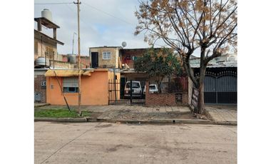 San Matias 1071, entre Victorino de la Plaza y Edison