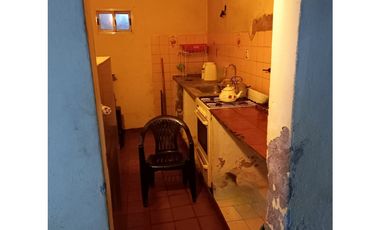 San Matias 1071, entre Victorino de la Plaza y Edison