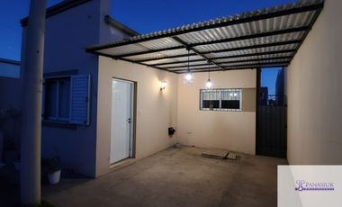 Casa en venta c/ cochera en 9 de Julio