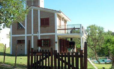 AT113. TALA HUASI. CASA DE 2 DORMITORIOS CON PILETA (5 PAX)