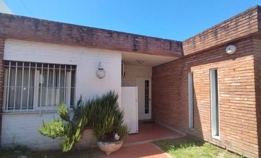 Casa PH en venta en Remedios de Escalada Este
