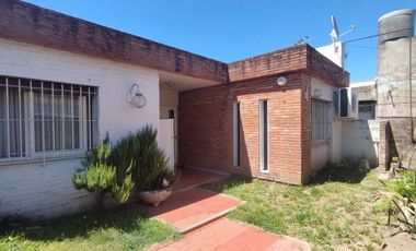Casa PH en venta en Remedios de Escalada Este