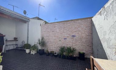 Casa PH en venta en Lanus Este