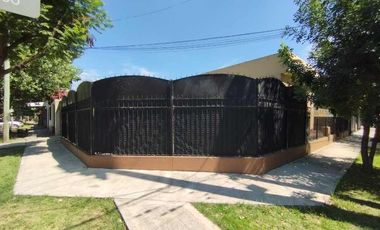 Casa en alquiler en Castelar Sur