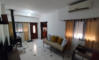 Casa en alquiler en Castelar Sur