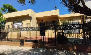 Casa en alquiler en Castelar Sur