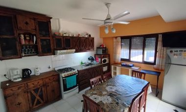 Casa en alquiler en Castelar Sur