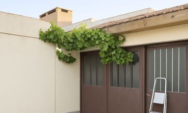 Casa en venta c/ cochera en Área Centro Este