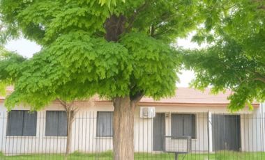 Casa en venta c/ cochera en Área Centro Este