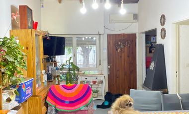 Casa en venta c/ cochera en Área Centro Este