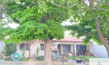 Casa en venta c/ cochera en Área Centro Este