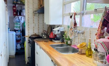 Casa en venta c/ cochera en Área Centro Este