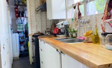 Casa en venta c/ cochera en Área Centro Este