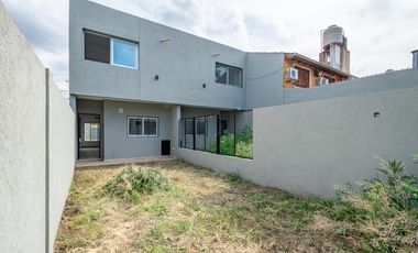 Casa 3 ambientes Alquiler Castelar