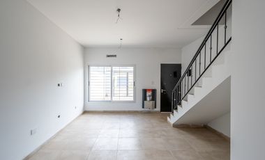 Casa 3 ambientes Alquiler Castelar