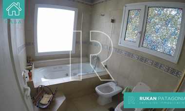 #AlquilerRUKAN | Casa Nivel Gerencial | 2 Habitaciones |Barrio ALTOSDELGOLFO | Caleta Olivia.- (DISPONIBLE EN ENERO 2026)