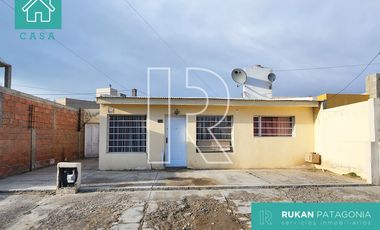 #Alquiler_RUKAN | Casa de 2 Habitaciones | Barrio VISTA HERMOSA | CalleCABO 1º BENITEZ | Caleta Olivia.-
