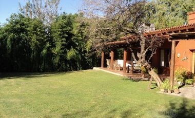 Casa en Lomas de los Carolinos