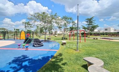 Casa de 2 pisos y 2 recamaras en privada residencial en Conkal, Yucatan  Entrega inmediata