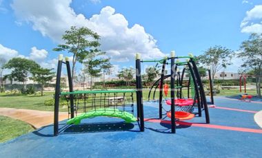 Casa de 2 pisos y 2 recamaras en privada residencial en Conkal, Yucatan  Entrega inmediata