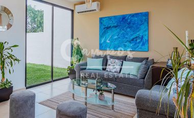 Casa de 2 pisos y 2 recamaras en privada residencial en Conkal, Yucatan  Entrega inmediata
