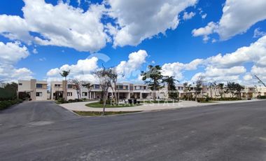 Casa de 2 pisos y 2 recamaras en privada residencial en Conkal, Yucatan  Entrega inmediata