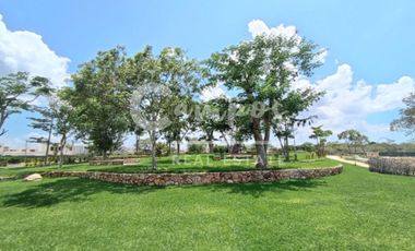 Casa de 2 pisos y 2 recamaras en privada residencial en Conkal, Yucatan  Entrega inmediata