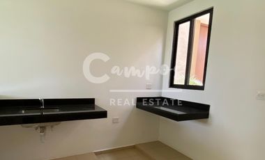 Casa de 2 pisos y 2 recamaras en privada residencial en Conkal, Yucatan  Entrega inmediata