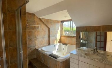 LINDA CASA FAMILIAR EN SEGURO CONDOMINIO DE BUIN