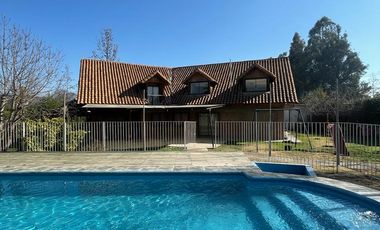 LINDA CASA FAMILIAR EN SEGURO CONDOMINIO DE BUIN