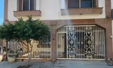 Casa en Venta en Jardines de Anáhuac, San Nicolás de los Garza, Nuevo León
