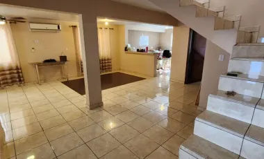 Casa en Venta en Jardines de Anáhuac, San Nicolás de los Garza, Nuevo León