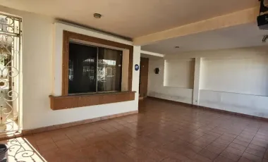 Casa en Venta en Jardines de Anáhuac, San Nicolás de los Garza, Nuevo León