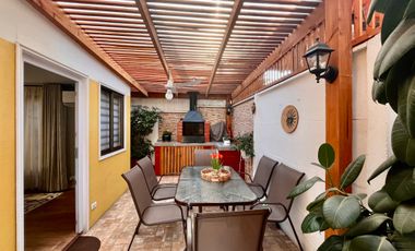 MARAVILLOSA CASA FAMILIAR EN UN SEGURO CONDOMINIO, LINDEROS