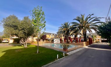 MARAVILLOSA CASA FAMILIAR EN UN SEGURO CONDOMINIO, LINDEROS