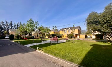 MARAVILLOSA CASA FAMILIAR EN UN SEGURO CONDOMINIO, LINDEROS