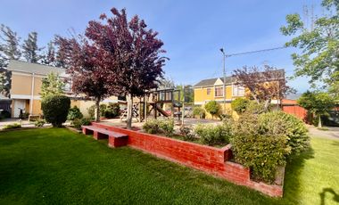 MARAVILLOSA CASA FAMILIAR EN UN SEGURO CONDOMINIO, LINDEROS