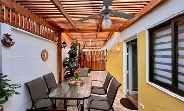 MARAVILLOSA CASA FAMILIAR EN UN SEGURO CONDOMINIO, LINDEROS